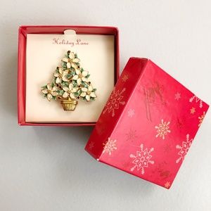 HOLIDAY LANE White Poinsettia Christmas Tree Brooch NIB Deadstock VTG Bon Marche